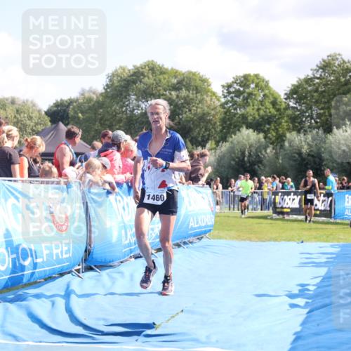 25.08.2024 - Elbe Triathlon Hamburg H.Heesch http://msf.ph/oto/6874565 25.08.2024 11:39:18 Ziel 673, 734, 1460 meine-sportfotos.de