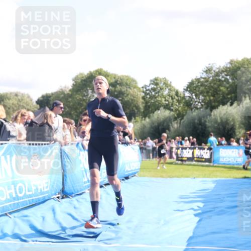 25.08.2024 - Elbe Triathlon Hamburg H.Heesch http://msf.ph/oto/6874580 25.08.2024 11:13:20 Ziel 433, 623 meine-sportfotos.de