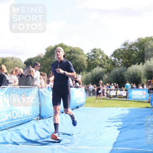 25.08.2024 - Elbe Triathlon Hamburg H.Heesch http://msf.ph/oto/6874584 25.08.2024 11:13:20 Ziel 433, 623 meine-sportfotos.de