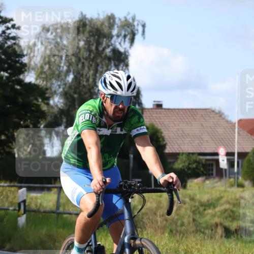 25.08.2024 - Elbe Triathlon Hamburg Fuchs,  Jonas http://msf.ph/oto/6874589 25.08.2024 11:50:27 Radfahren  meine-sportfotos.de