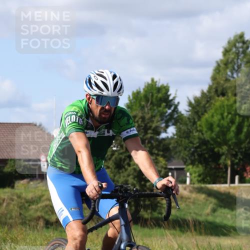 25.08.2024 - Elbe Triathlon Hamburg Fuchs,  Jonas http://msf.ph/oto/6874594 25.08.2024 11:50:27 Radfahren  meine-sportfotos.de
