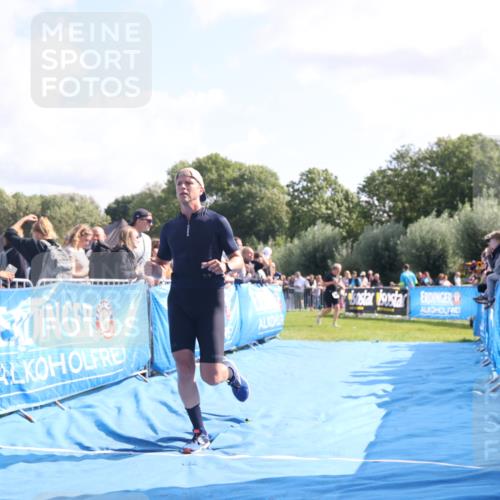 25.08.2024 - Elbe Triathlon Hamburg H.Heesch http://msf.ph/oto/6874595 25.08.2024 11:13:20 Ziel 433, 623 meine-sportfotos.de