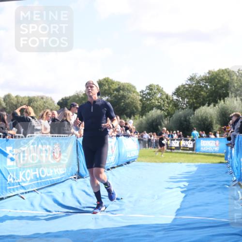 25.08.2024 - Elbe Triathlon Hamburg H.Heesch http://msf.ph/oto/6874599 25.08.2024 11:13:20 Ziel 433, 623 meine-sportfotos.de