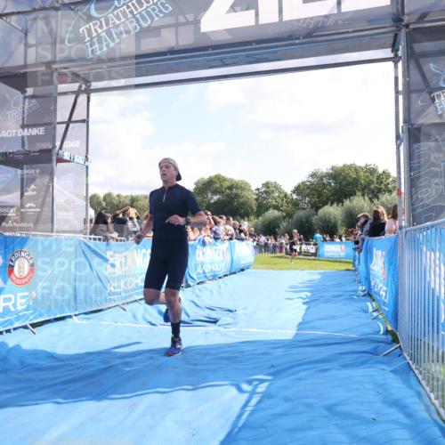 25.08.2024 - Elbe Triathlon Hamburg H.Heesch http://msf.ph/oto/6874623 25.08.2024 11:13:20 Ziel 433, 623 meine-sportfotos.de