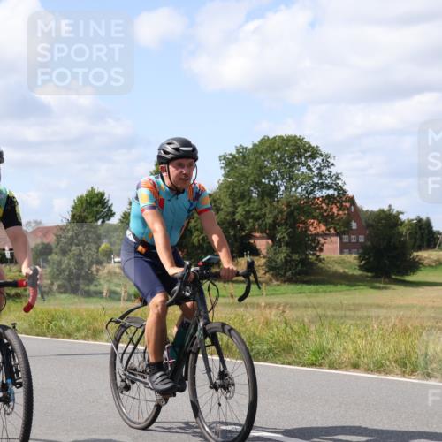 25.08.2024 - Elbe Triathlon Hamburg Fuchs,  Jonas http://msf.ph/oto/6874636 25.08.2024 12:35:01 Radfahren  meine-sportfotos.de