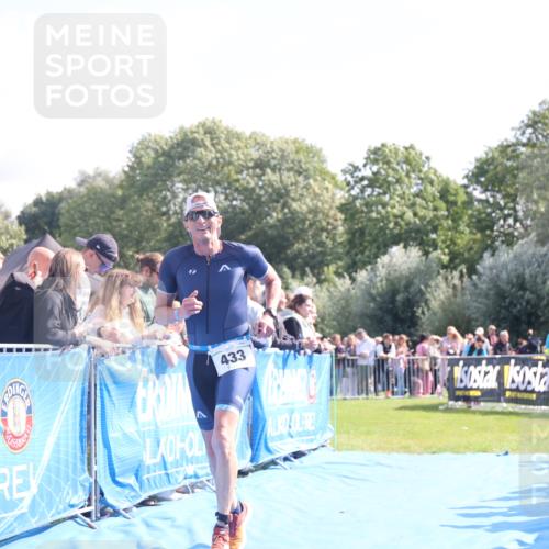 25.08.2024 - Elbe Triathlon Hamburg H.Heesch http://msf.ph/oto/6874640 25.08.2024 11:13:25 Ziel 433, 623 meine-sportfotos.de
