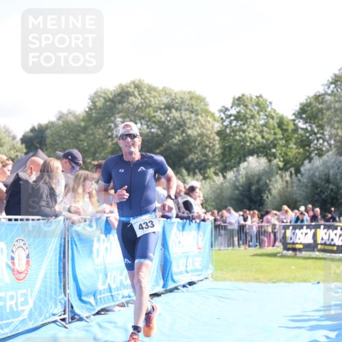 25.08.2024 - Elbe Triathlon Hamburg H.Heesch http://msf.ph/oto/6874642 25.08.2024 11:13:25 Ziel 433, 623 meine-sportfotos.de