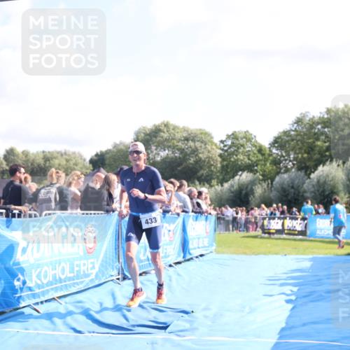 25.08.2024 - Elbe Triathlon Hamburg H.Heesch http://msf.ph/oto/6874653 25.08.2024 11:13:25 Ziel 433, 623 meine-sportfotos.de