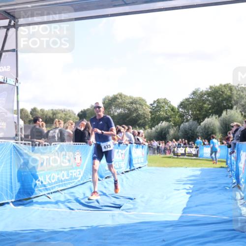 25.08.2024 - Elbe Triathlon Hamburg H.Heesch http://msf.ph/oto/6874656 25.08.2024 11:13:25 Ziel 433, 623 meine-sportfotos.de