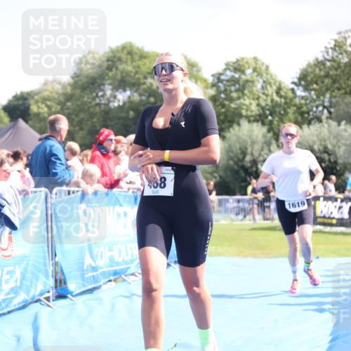 25.08.2024 - Elbe Triathlon Hamburg H.Heesch http://msf.ph/oto/6874670 25.08.2024 12:01:31 Ziel 468, 1619 meine-sportfotos.de