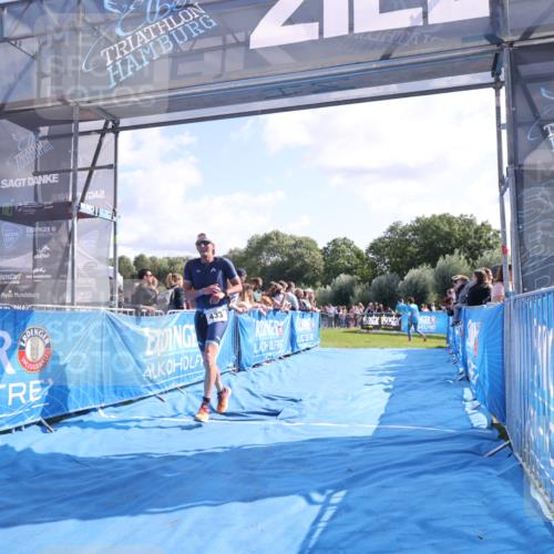 25.08.2024 - Elbe Triathlon Hamburg H.Heesch http://msf.ph/oto/6874674 25.08.2024 11:13:25 Ziel 433, 623 meine-sportfotos.de