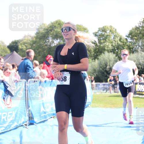 25.08.2024 - Elbe Triathlon Hamburg H.Heesch http://msf.ph/oto/6874676 25.08.2024 12:01:31 Ziel 468, 1619 meine-sportfotos.de