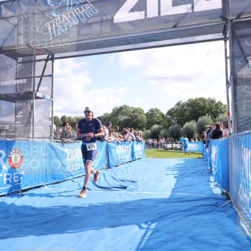 25.08.2024 - Elbe Triathlon Hamburg H.Heesch http://msf.ph/oto/6874682 25.08.2024 11:13:26 Ziel 433, 623 meine-sportfotos.de