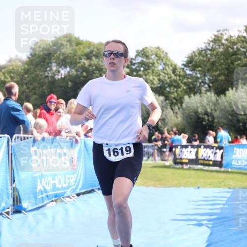 25.08.2024 - Elbe Triathlon Hamburg H.Heesch http://msf.ph/oto/6874721 25.08.2024 12:01:32 Ziel 468, 1619 meine-sportfotos.de