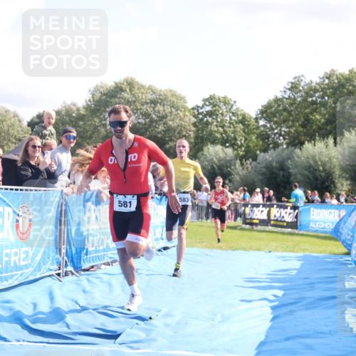25.08.2024 - Elbe Triathlon Hamburg H.Heesch http://msf.ph/oto/6874738 25.08.2024 11:13:41 Ziel 119, 581, 583, 678 meine-sportfotos.de