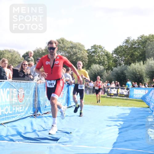 25.08.2024 - Elbe Triathlon Hamburg H.Heesch http://msf.ph/oto/6874745 25.08.2024 11:13:41 Ziel 119, 581, 583, 678 meine-sportfotos.de