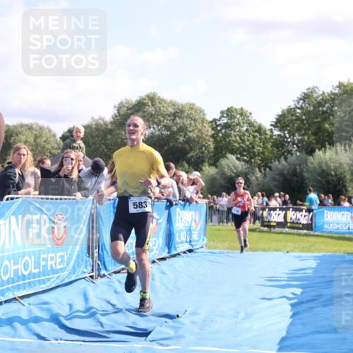 25.08.2024 - Elbe Triathlon Hamburg H.Heesch http://msf.ph/oto/6874765 25.08.2024 11:13:42 Ziel 119, 581, 583, 678 meine-sportfotos.de