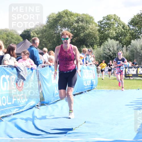 25.08.2024 - Elbe Triathlon Hamburg H.Heesch http://msf.ph/oto/6874766 25.08.2024 12:01:41 Ziel 1510, 1563, 1628 meine-sportfotos.de