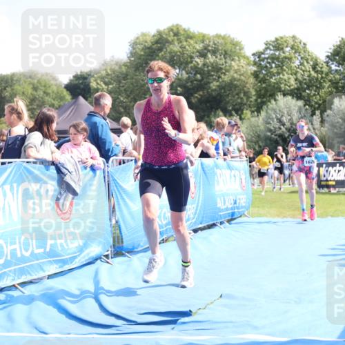 25.08.2024 - Elbe Triathlon Hamburg H.Heesch http://msf.ph/oto/6874775 25.08.2024 12:01:41 Ziel 1510, 1563, 1628 meine-sportfotos.de