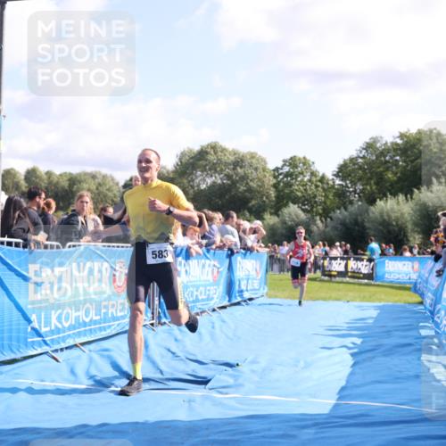 25.08.2024 - Elbe Triathlon Hamburg H.Heesch http://msf.ph/oto/6874780 25.08.2024 11:13:42 Ziel 119, 581, 583, 678 meine-sportfotos.de