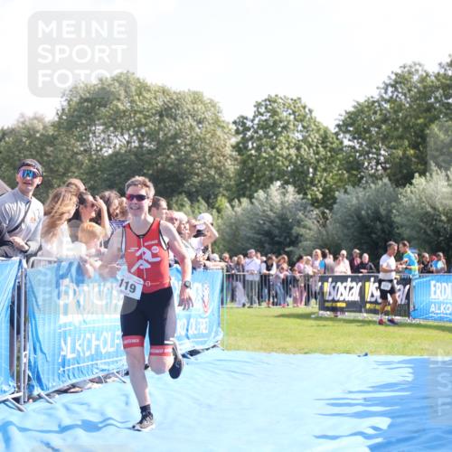 25.08.2024 - Elbe Triathlon Hamburg H.Heesch http://msf.ph/oto/6874786 25.08.2024 11:13:44 Ziel 119, 581, 583, 678 meine-sportfotos.de