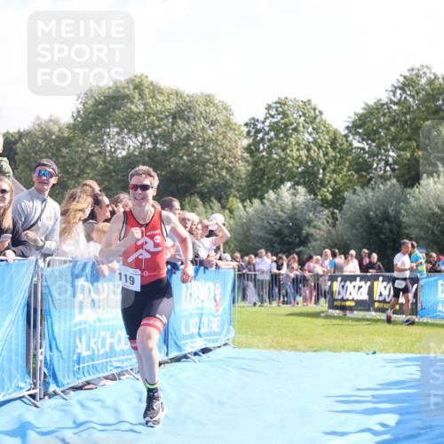 25.08.2024 - Elbe Triathlon Hamburg H.Heesch http://msf.ph/oto/6874793 25.08.2024 11:13:44 Ziel 119, 581, 583, 678 meine-sportfotos.de