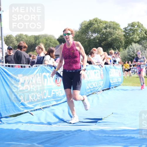 25.08.2024 - Elbe Triathlon Hamburg H.Heesch http://msf.ph/oto/6874794 25.08.2024 12:01:41 Ziel 1510, 1563, 1628 meine-sportfotos.de