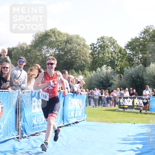 25.08.2024 - Elbe Triathlon Hamburg H.Heesch http://msf.ph/oto/6874799 25.08.2024 11:13:44 Ziel 119, 581, 583, 678 meine-sportfotos.de