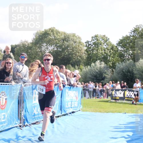 25.08.2024 - Elbe Triathlon Hamburg H.Heesch http://msf.ph/oto/6874803 25.08.2024 11:13:44 Ziel 119, 581, 583, 678 meine-sportfotos.de
