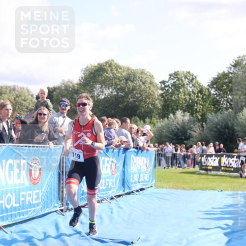 25.08.2024 - Elbe Triathlon Hamburg H.Heesch http://msf.ph/oto/6874810 25.08.2024 11:13:44 Ziel 119, 581, 583, 678 meine-sportfotos.de