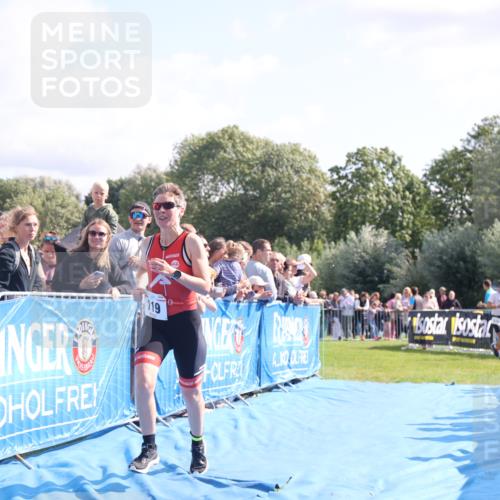 25.08.2024 - Elbe Triathlon Hamburg H.Heesch http://msf.ph/oto/6874813 25.08.2024 11:13:44 Ziel 119, 581, 583, 678 meine-sportfotos.de