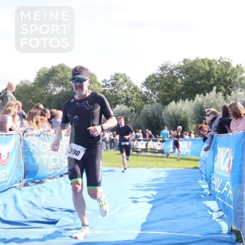 25.08.2024 - Elbe Triathlon Hamburg H.Heesch http://msf.ph/oto/6874881 25.08.2024 11:13:54 Ziel 398, 660 meine-sportfotos.de