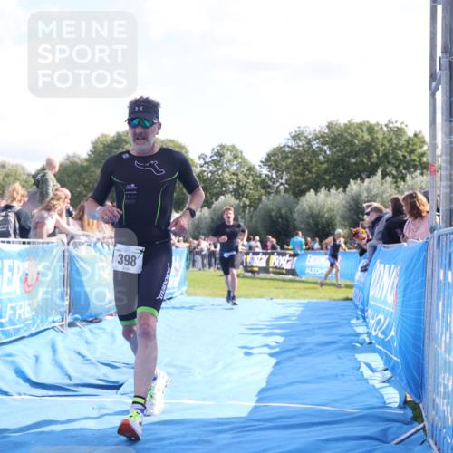 25.08.2024 - Elbe Triathlon Hamburg H.Heesch http://msf.ph/oto/6874892 25.08.2024 11:13:55 Ziel 398, 660 meine-sportfotos.de