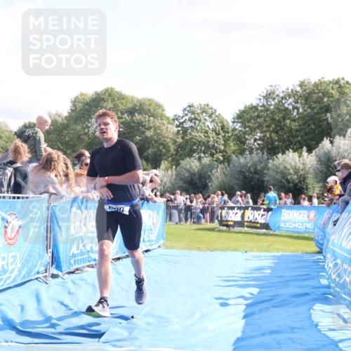 25.08.2024 - Elbe Triathlon Hamburg H.Heesch http://msf.ph/oto/6874909 25.08.2024 11:13:56 Ziel 398, 660 meine-sportfotos.de