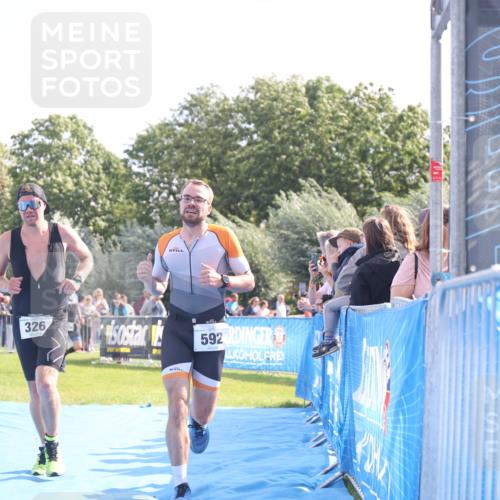 25.08.2024 - Elbe Triathlon Hamburg H.Heesch http://msf.ph/oto/6874948 25.08.2024 11:14:05 Ziel 326, 592 meine-sportfotos.de