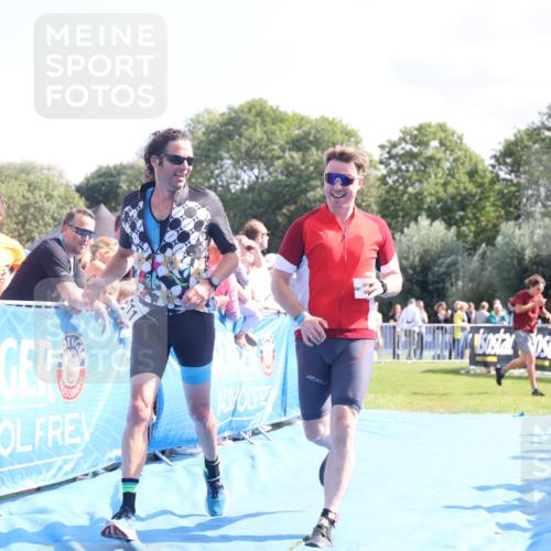 25.08.2024 - Elbe Triathlon Hamburg H.Heesch http://msf.ph/oto/6874952 25.08.2024 11:39:42 Ziel 507, 781, 1411 meine-sportfotos.de