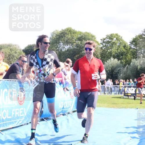25.08.2024 - Elbe Triathlon Hamburg H.Heesch http://msf.ph/oto/6874955 25.08.2024 11:39:42 Ziel 507, 781, 1411 meine-sportfotos.de