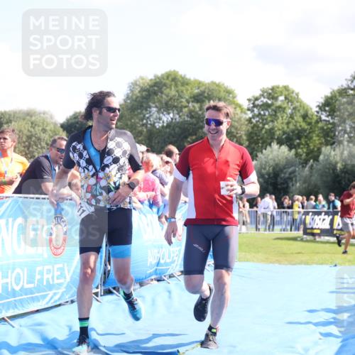 25.08.2024 - Elbe Triathlon Hamburg H.Heesch http://msf.ph/oto/6874958 25.08.2024 11:39:42 Ziel 507, 781, 1411 meine-sportfotos.de