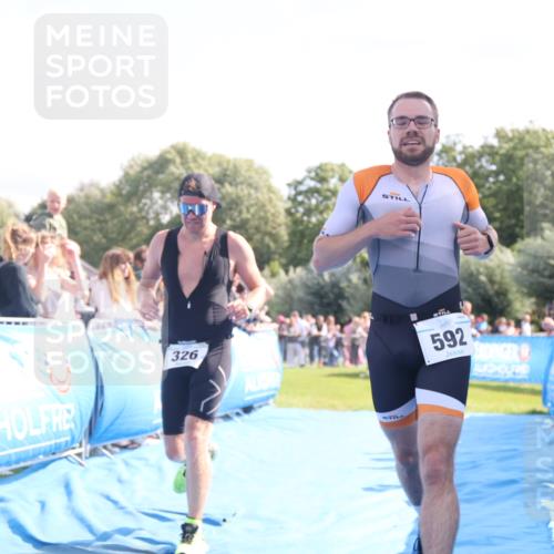 25.08.2024 - Elbe Triathlon Hamburg H.Heesch http://msf.ph/oto/6874980 25.08.2024 11:14:06 Ziel 326, 592 meine-sportfotos.de