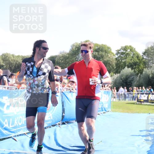 25.08.2024 - Elbe Triathlon Hamburg H.Heesch http://msf.ph/oto/6874982 25.08.2024 11:39:42 Ziel 507, 781, 1411 meine-sportfotos.de