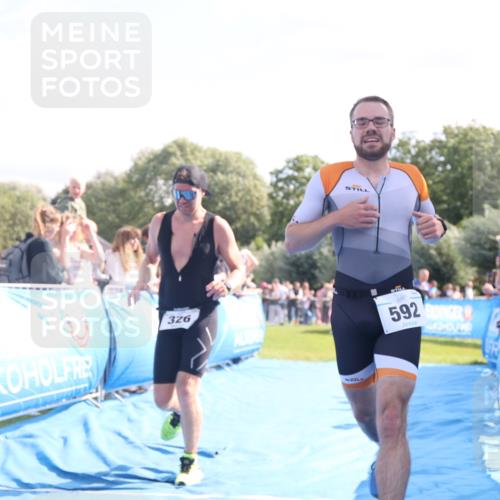 25.08.2024 - Elbe Triathlon Hamburg H.Heesch http://msf.ph/oto/6874983 25.08.2024 11:14:06 Ziel 326, 592 meine-sportfotos.de