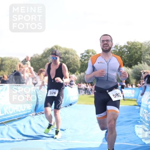 25.08.2024 - Elbe Triathlon Hamburg H.Heesch http://msf.ph/oto/6874986 25.08.2024 11:14:06 Ziel 326, 592 meine-sportfotos.de