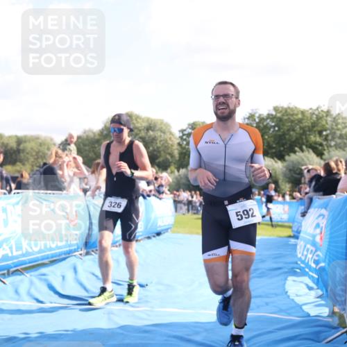25.08.2024 - Elbe Triathlon Hamburg H.Heesch http://msf.ph/oto/6874989 25.08.2024 11:14:06 Ziel 326, 592 meine-sportfotos.de