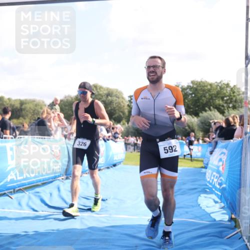 25.08.2024 - Elbe Triathlon Hamburg H.Heesch http://msf.ph/oto/6874991 25.08.2024 11:14:06 Ziel 326, 592 meine-sportfotos.de