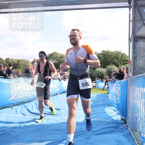 25.08.2024 - Elbe Triathlon Hamburg H.Heesch http://msf.ph/oto/6875000 25.08.2024 11:14:06 Ziel 326, 592 meine-sportfotos.de