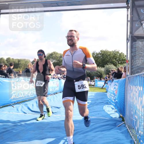 25.08.2024 - Elbe Triathlon Hamburg H.Heesch http://msf.ph/oto/6875003 25.08.2024 11:14:06 Ziel 326, 592 meine-sportfotos.de