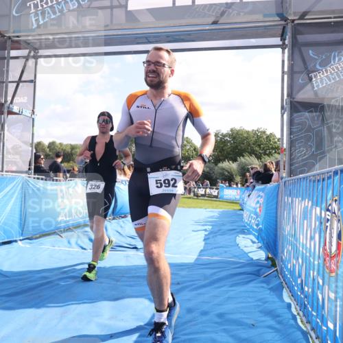 25.08.2024 - Elbe Triathlon Hamburg H.Heesch http://msf.ph/oto/6875016 25.08.2024 11:14:07 Ziel 326, 592 meine-sportfotos.de