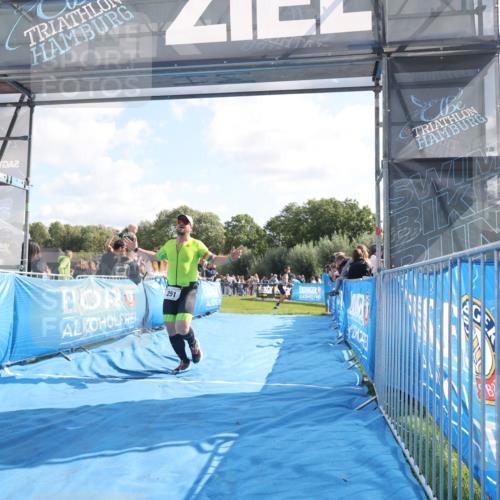 25.08.2024 - Elbe Triathlon Hamburg H.Heesch http://msf.ph/oto/6875041 25.08.2024 11:14:22 Ziel 251 meine-sportfotos.de