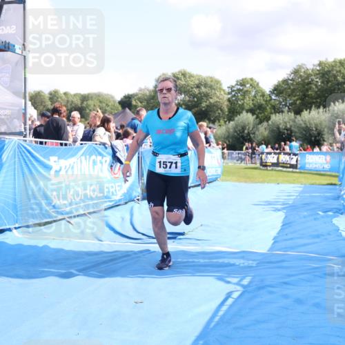 25.08.2024 - Elbe Triathlon Hamburg H.Heesch http://msf.ph/oto/6875051 25.08.2024 12:01:56 Ziel 508, 1510, 1571 meine-sportfotos.de