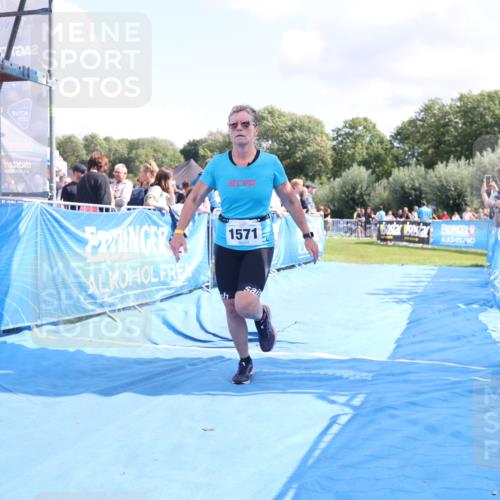 25.08.2024 - Elbe Triathlon Hamburg H.Heesch http://msf.ph/oto/6875054 25.08.2024 12:01:56 Ziel 508, 1510, 1571 meine-sportfotos.de